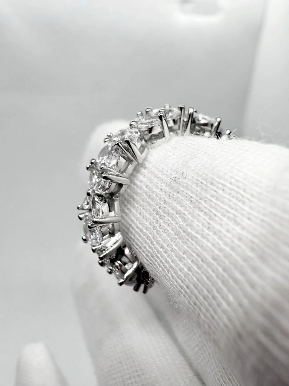 Sterling Silver Natural Zircon Floral Design Ring!